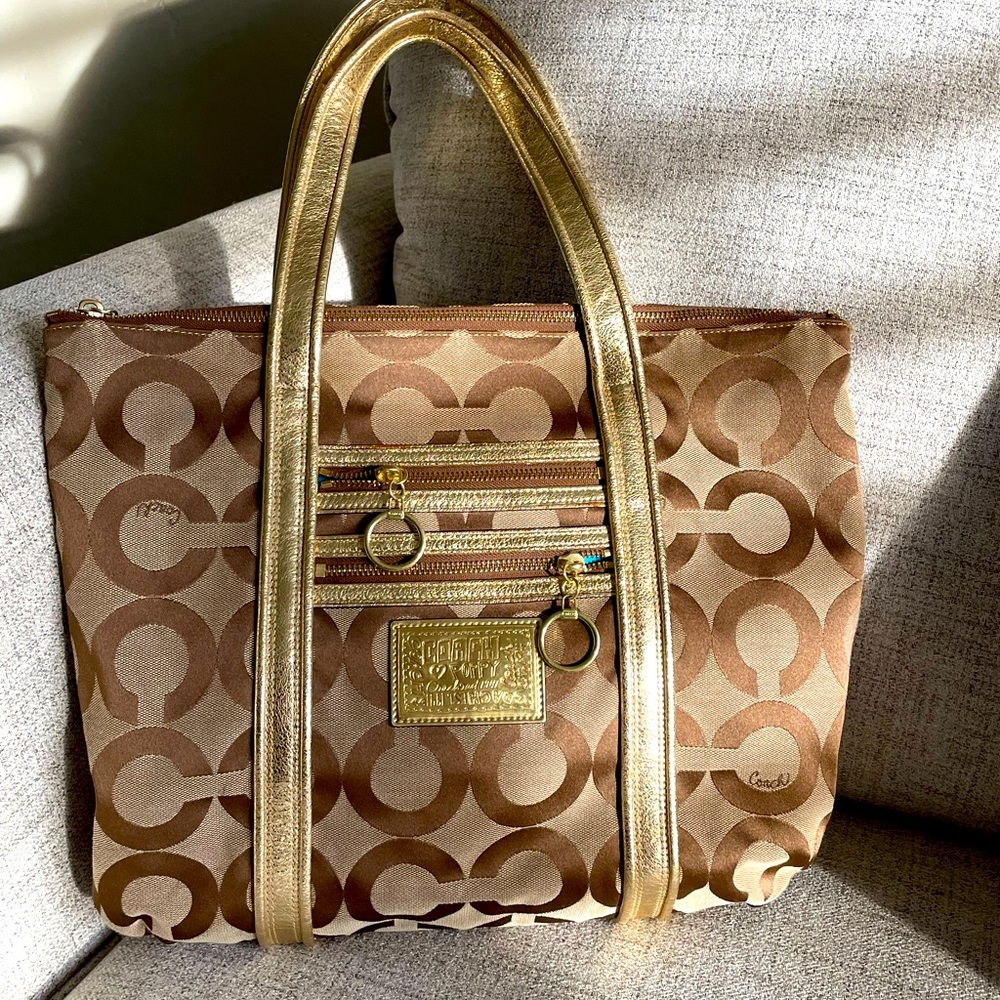 Coach vintage signature shoulder bag, EUC